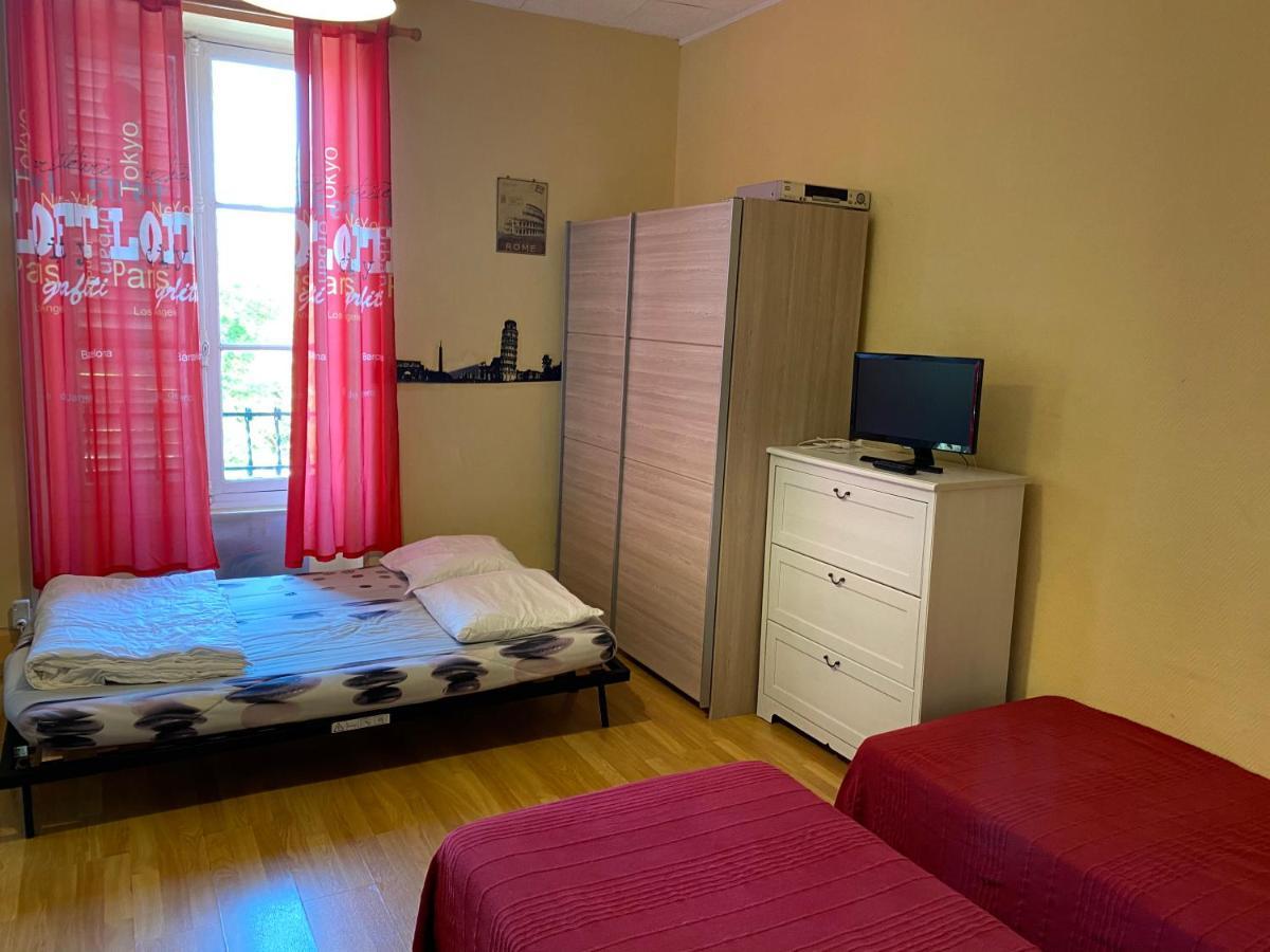 Les Studios Meubles De L'Avenue Bouloumie Vittel Kültér fotó