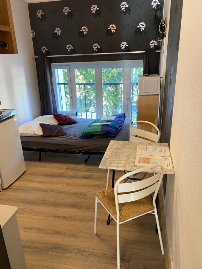 Les Studios Meubles De L'Avenue Bouloumie Vittel Kültér fotó