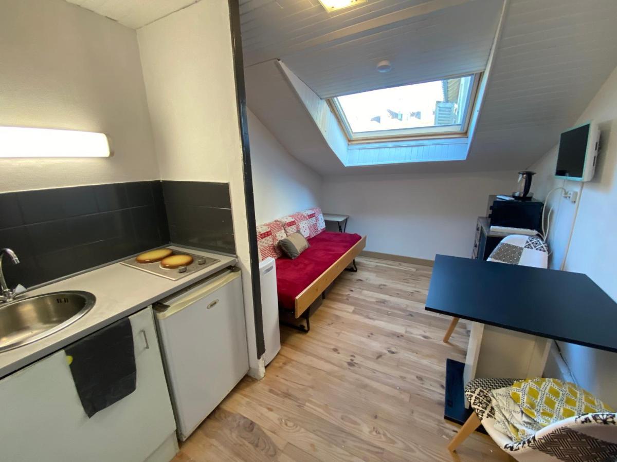 Les Studios Meubles De L'Avenue Bouloumie Vittel Kültér fotó
