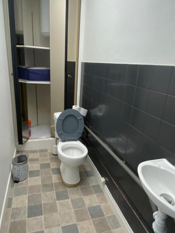 Les Studios Meubles De L'Avenue Bouloumie Vittel Kültér fotó
