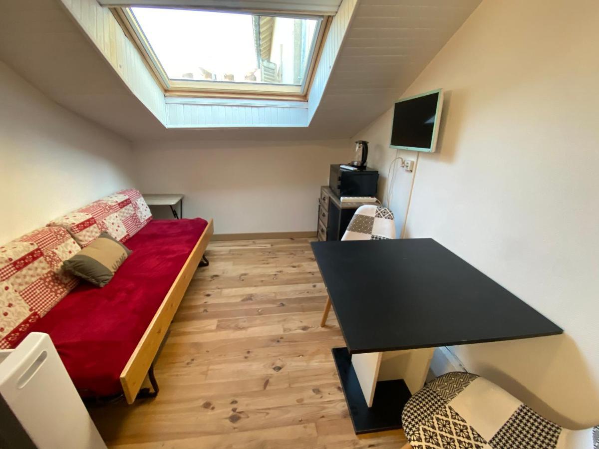 Les Studios Meubles De L'Avenue Bouloumie Vittel Kültér fotó